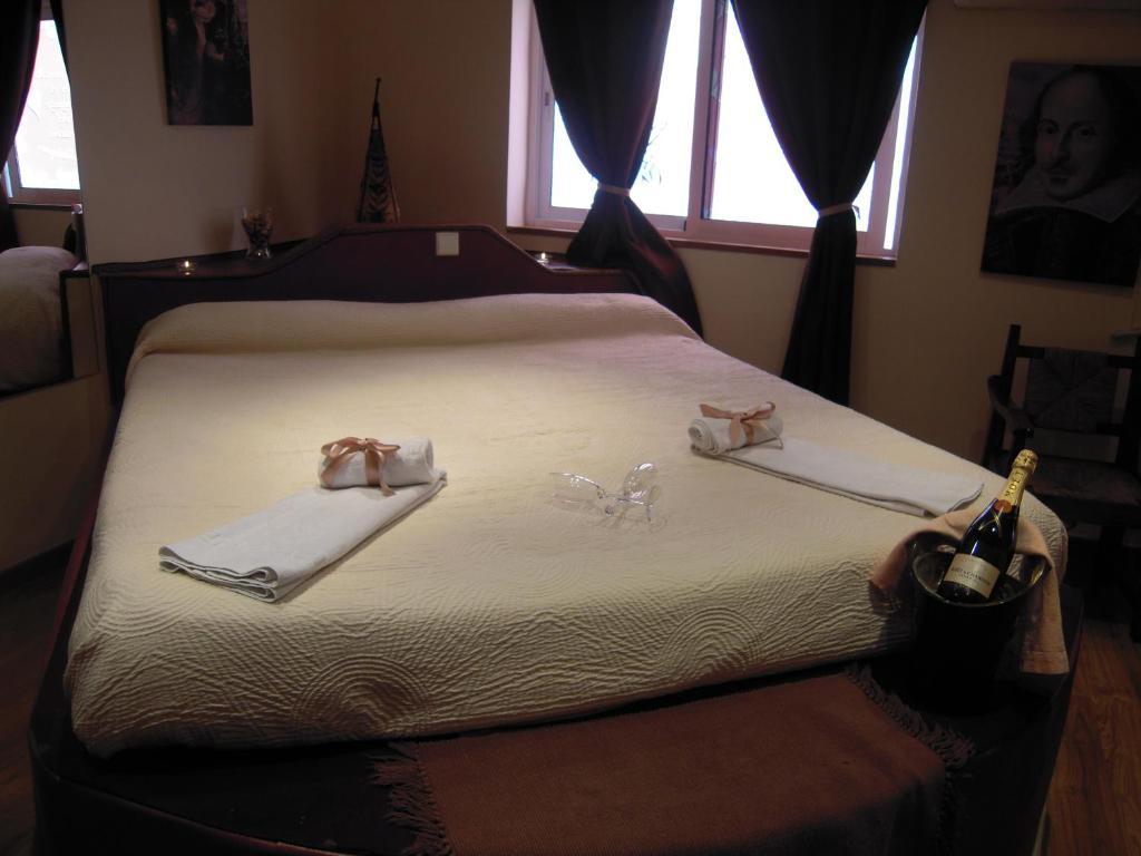 Hostal Tematico El Cid Fuengirola Chambre photo