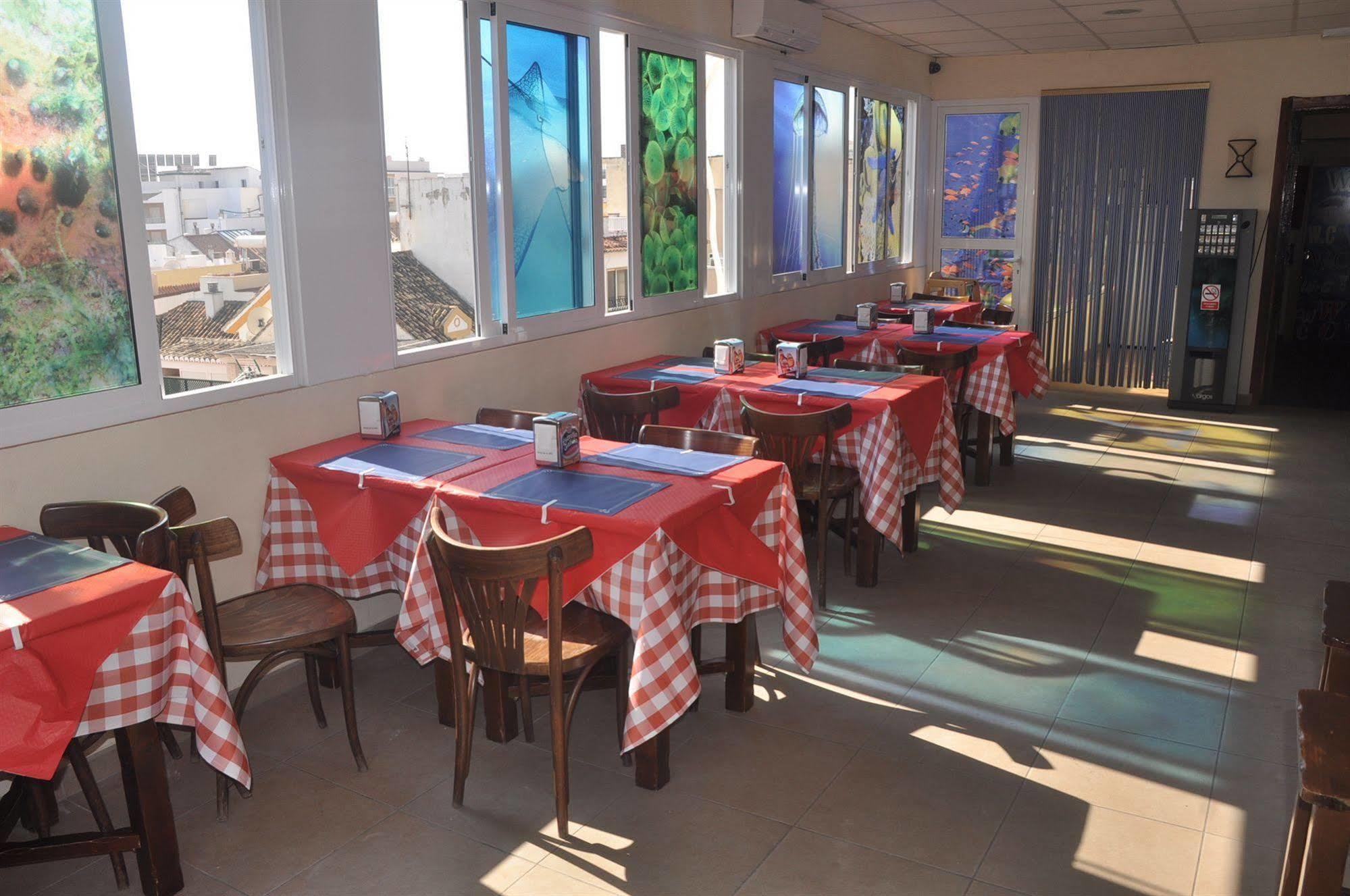 Hostal Tematico El Cid Fuengirola Extérieur photo
