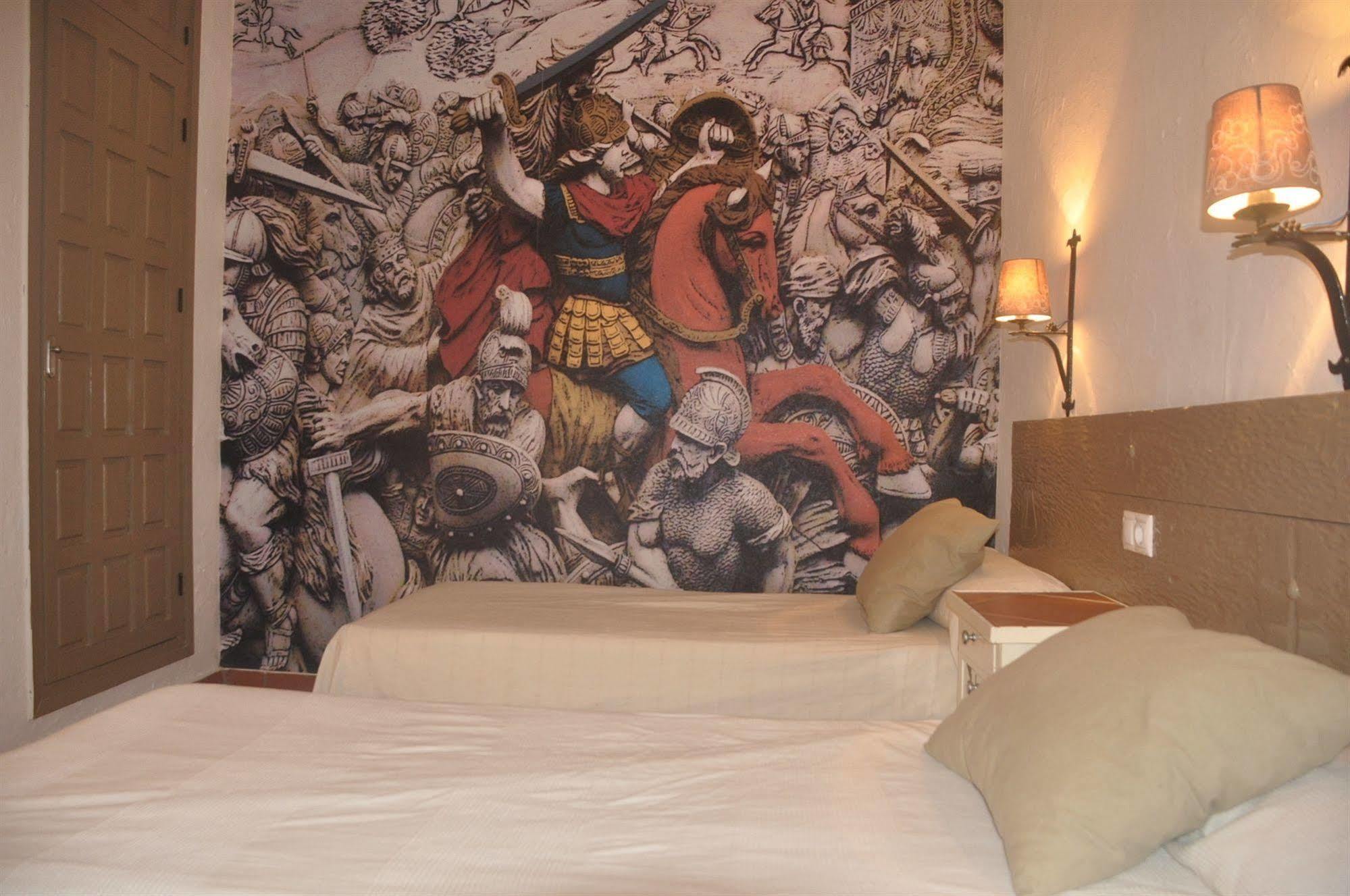 Hostal Tematico El Cid Fuengirola Extérieur photo