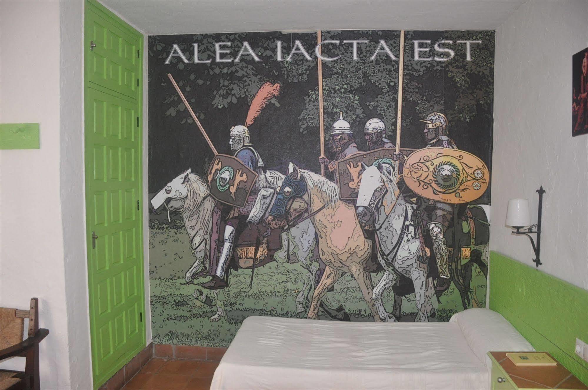 Hostal Tematico El Cid Fuengirola Extérieur photo