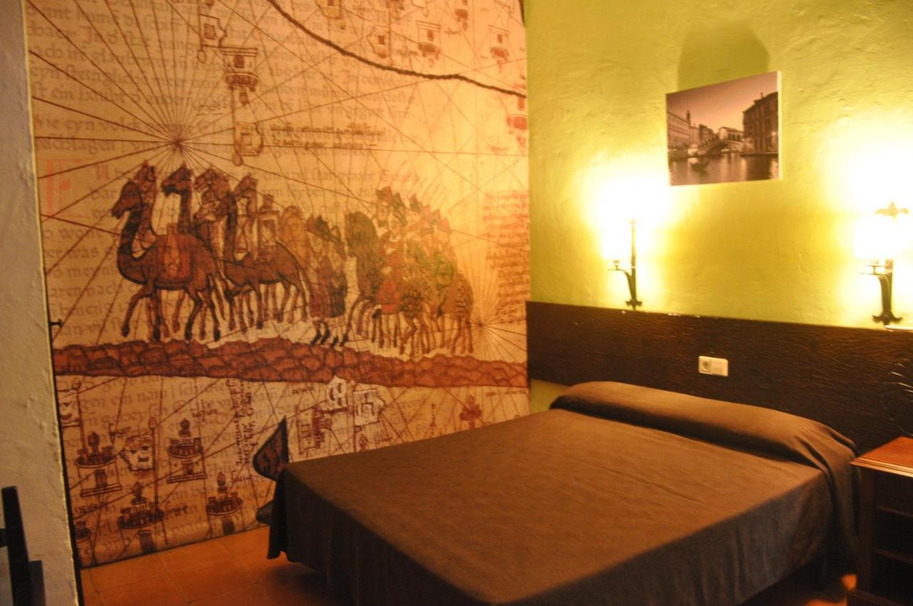 Hostal Tematico El Cid Fuengirola Extérieur photo