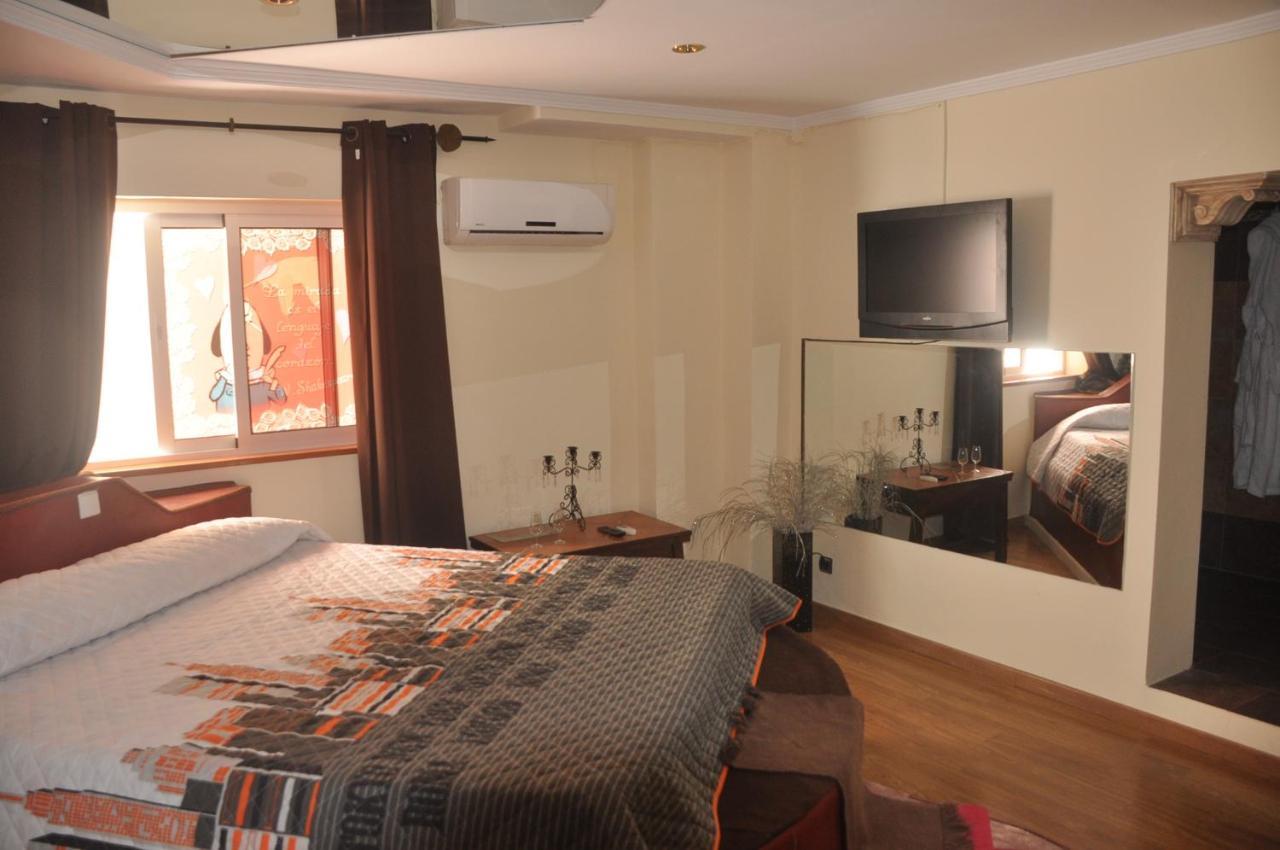 Hostal Tematico El Cid Fuengirola Extérieur photo